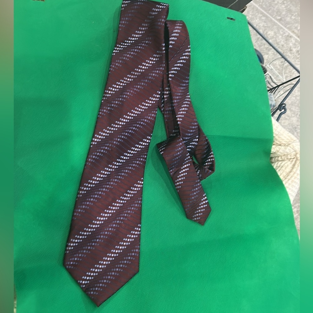 Steve Harvey silk‎ Burgundy Tie